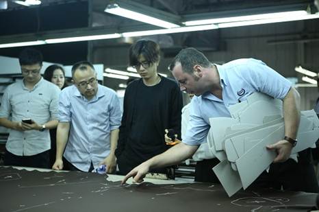 巴斯特的极致天窗工艺开元ky棋牌遇见伟(图15) 巴斯特的极致天窗工艺开元ky棋牌遇见伟(图15)